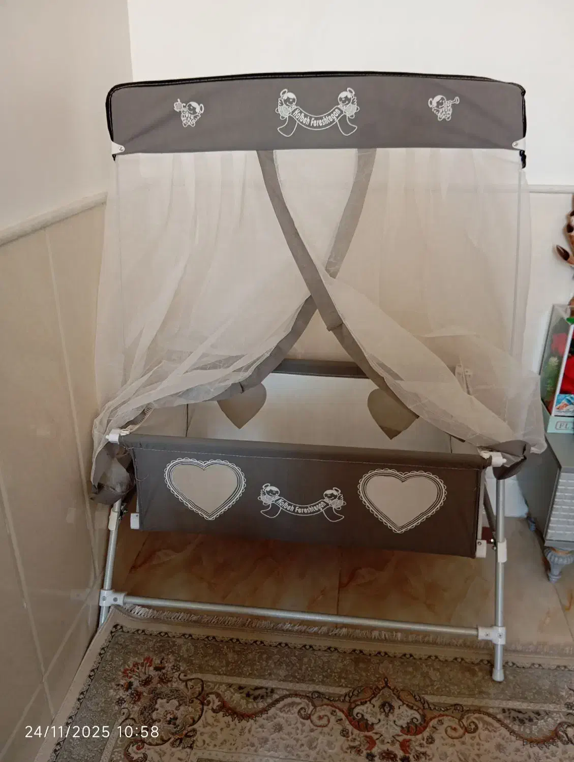 گهواره تمیز و نو|تخت و صندلی بچه|قم, ولیعصر|دیوار