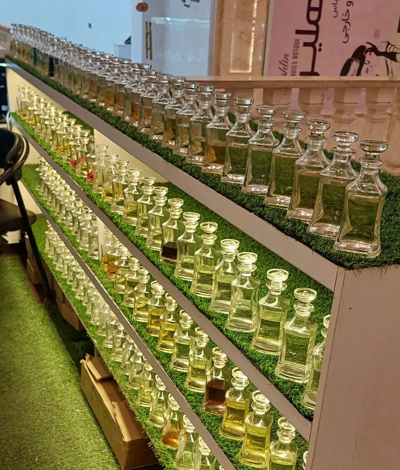 به یک همکار خانوم جهت عطر و ادکلان|استخدام بازاریابی و فروش|جهرم, |دیوار