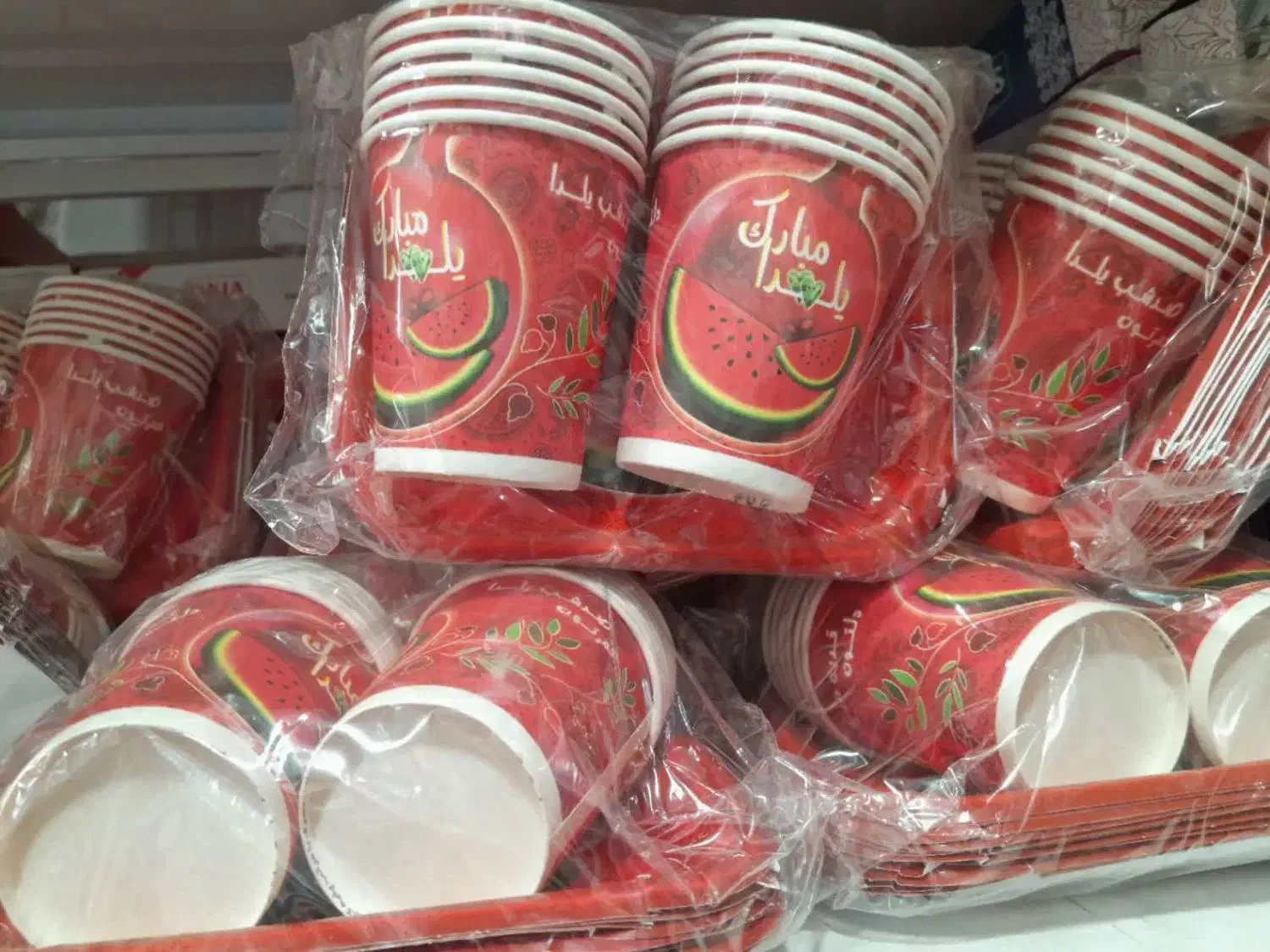 لیوان های یکبار مصرف یلدایی|ظروف نگهدارنده، پلاستیکی، یک‌بارمصرف|یزد, |دیوار