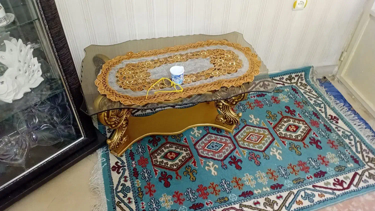 مبل کرمی طلایی چوب با روکش|مبلمان خانگی و میز عسلی|اسلام‌شهر, شهرک محمدیه|دیوار