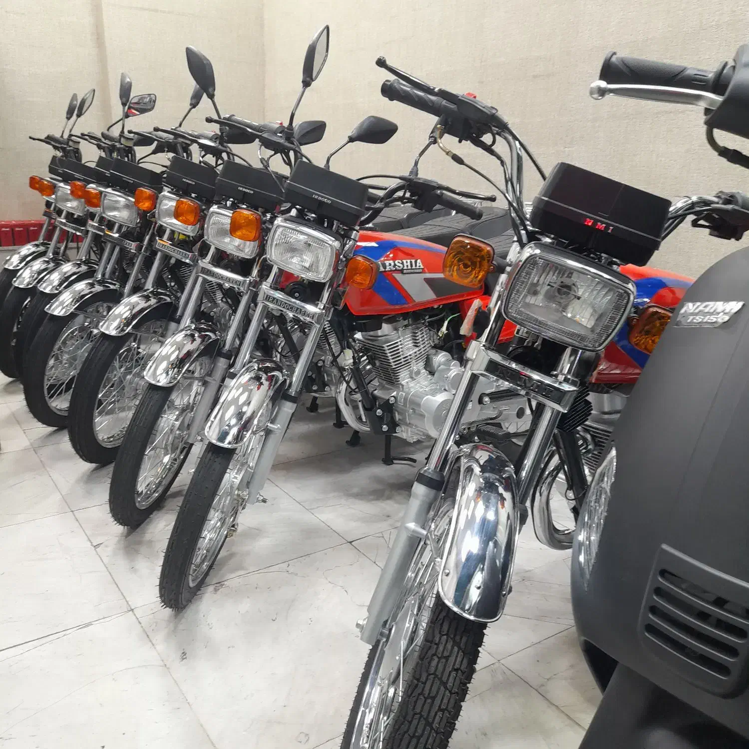 نمایشگاه موتورسیکلت ارشیا ایران دوچرخ|موتورسیکلت|تهران, ابوذر|دیوار