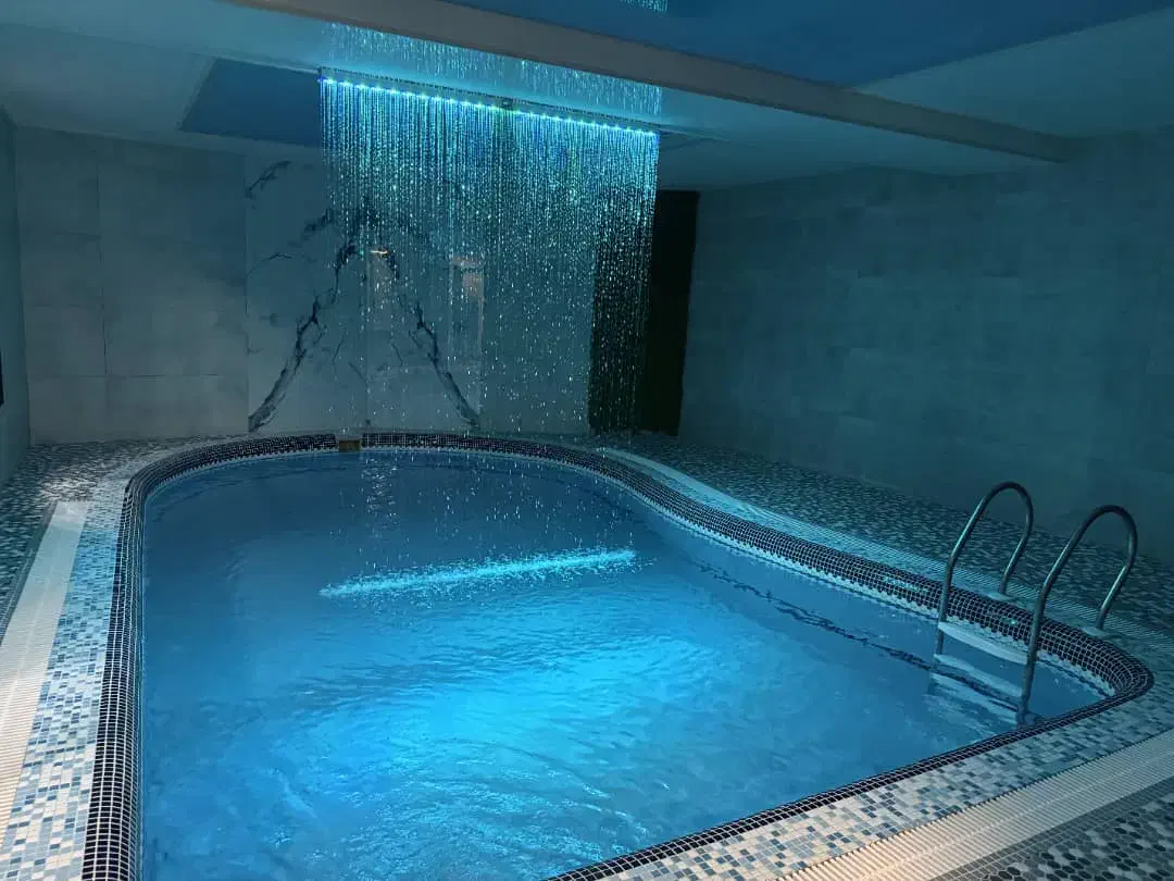 اجاره ویلا باغبهادران باغبادران استخر سرپوشیده|اجارهٔ کوتاه‌مدت ویلا و باغ|باغ بهادران, |دیوار