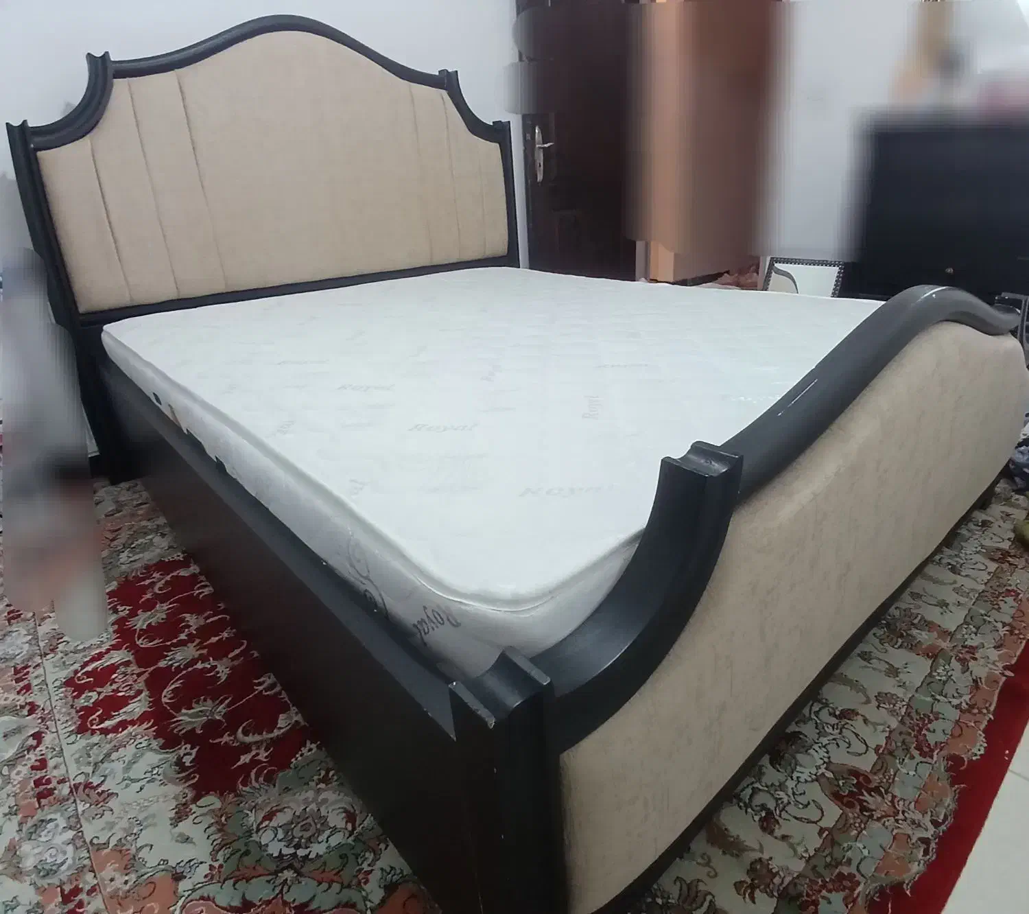 تخت خواب دونفره در حد نو|تخت و سرویس خواب|پرند, فاز ۴|دیوار