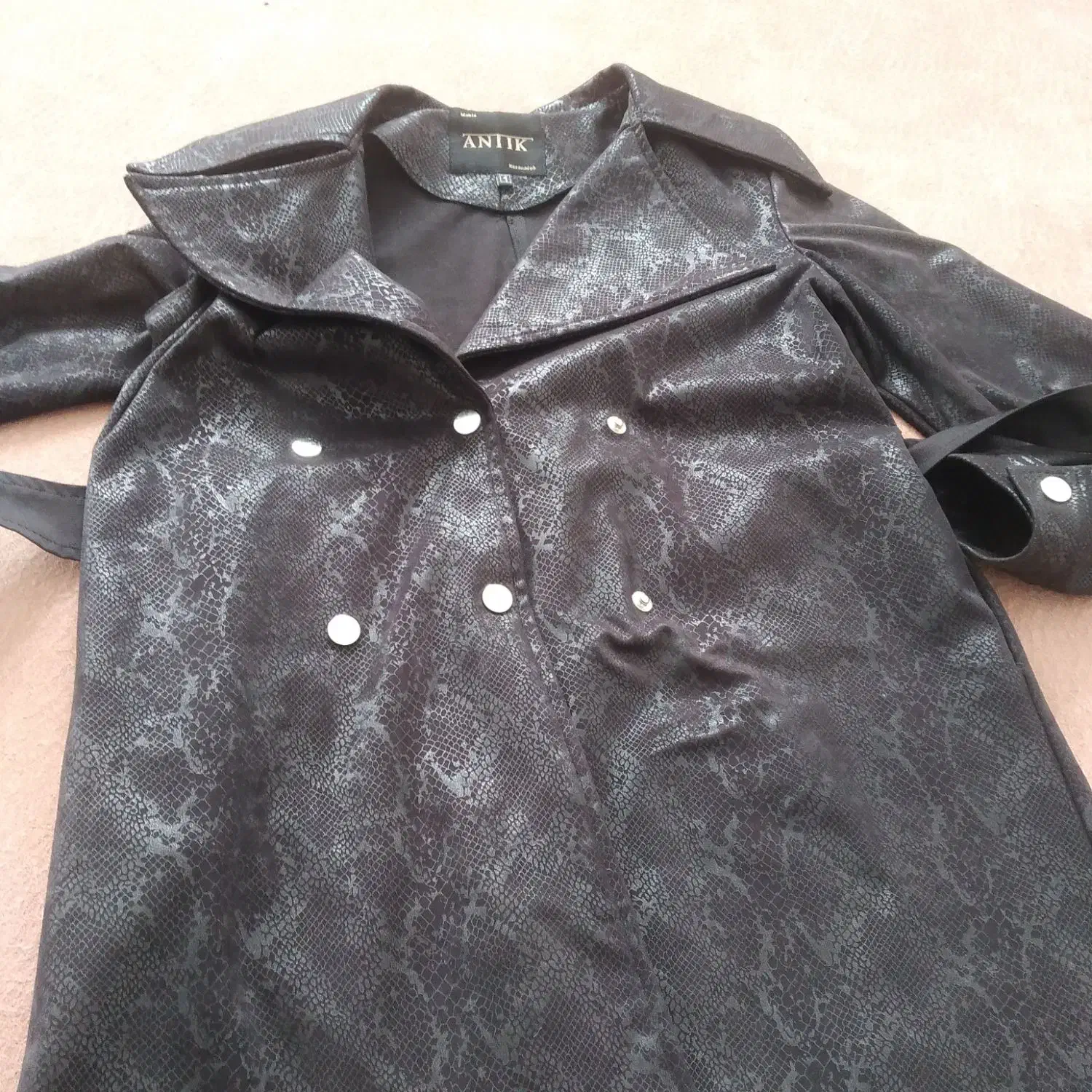 بارانی .کت|لباس|سراب, |دیوار