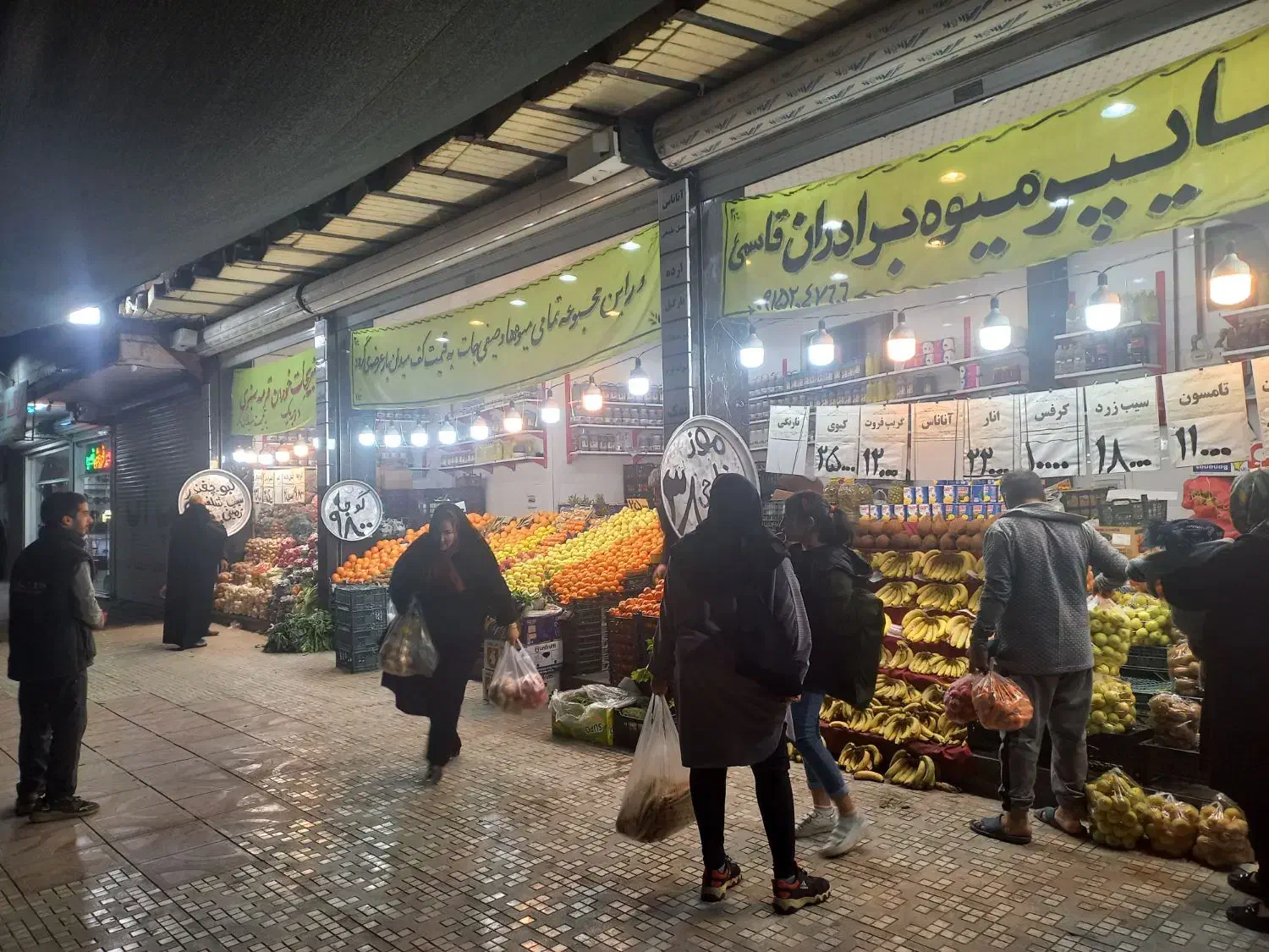 چهار دهنه مغازه به رهن و اجاره داده میشود|اجارهٔ مغازه و غرفه|مشهد, فدک|دیوار