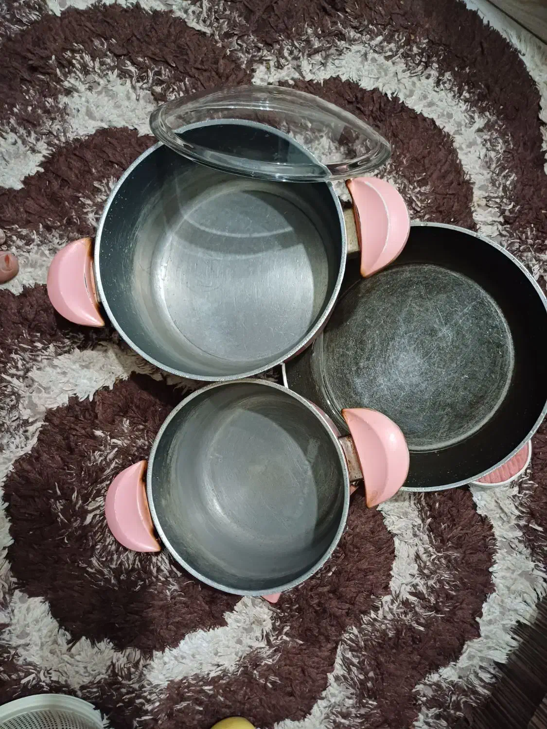 تعدادی ظرف وقابلمه برای سرو|ظروف سرو و پذیرایی|بندر انزلی, جفرود پایین|دیوار