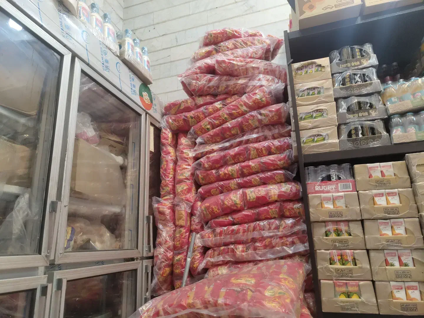 پخش پفک نمکی،ابمیوه،کیک،شکلات ولواشک ویژه عیدازهرا|عمده‌فروشی|قم, الوندیه و گذر صادق|دیوار