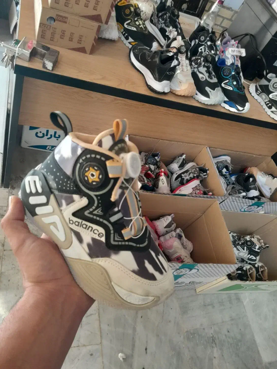 کفش|کیف، کفش، کمربند|ابهر, |دیوار