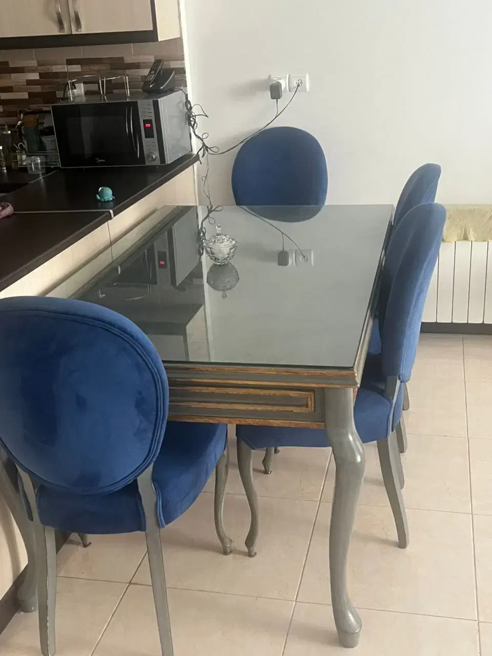 میزناهار خوری ۶نفره کاملا چوب کار شده سالم و نو|میز و صندلی غذاخوری|رودهن, |دیوار