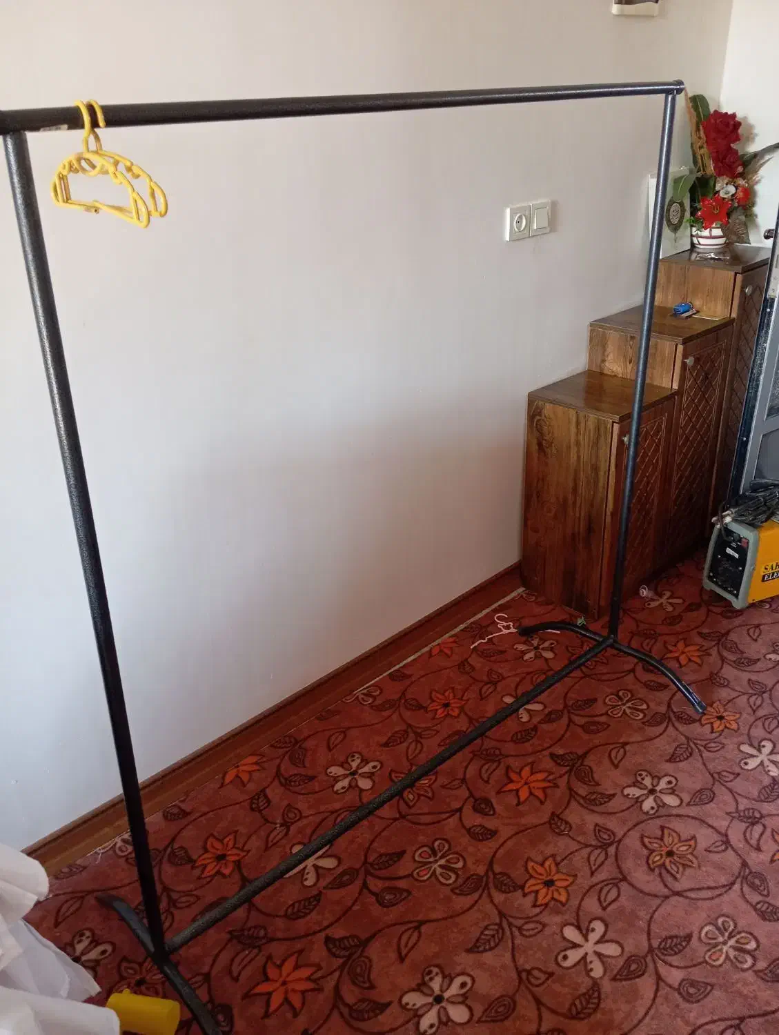 رگال لباس|بندرخت و رخت‌آویز|گنبد کاووس, |دیوار