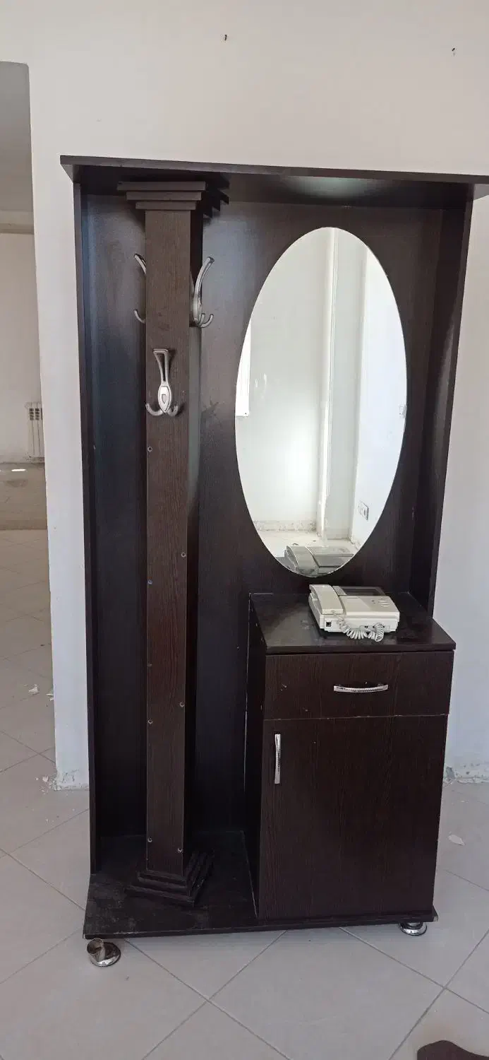 چوب لباسی|جاکفشی، کمد، دراور|مهاجران, |دیوار