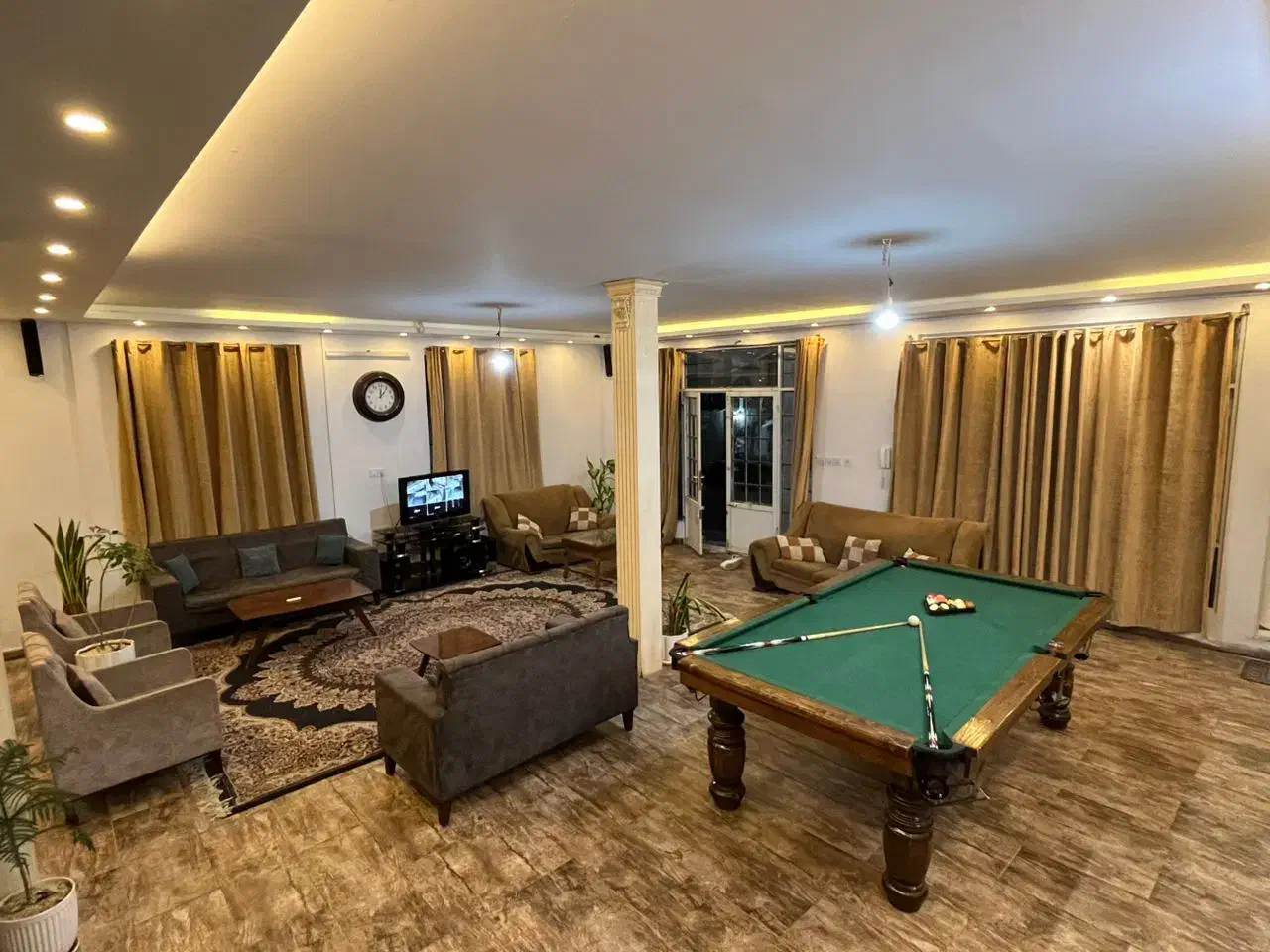 باغ ویلا اجاره مستقیم از مالک|اجارهٔ کوتاهمدت ویلا و باغ|مشهد, وکیلآباد|دیوار