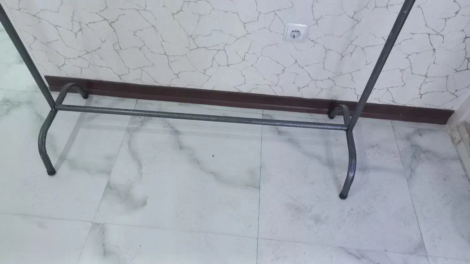 رگال نو نو|بندرخت و رخت‌آویز|پرند, فاز ۱|دیوار