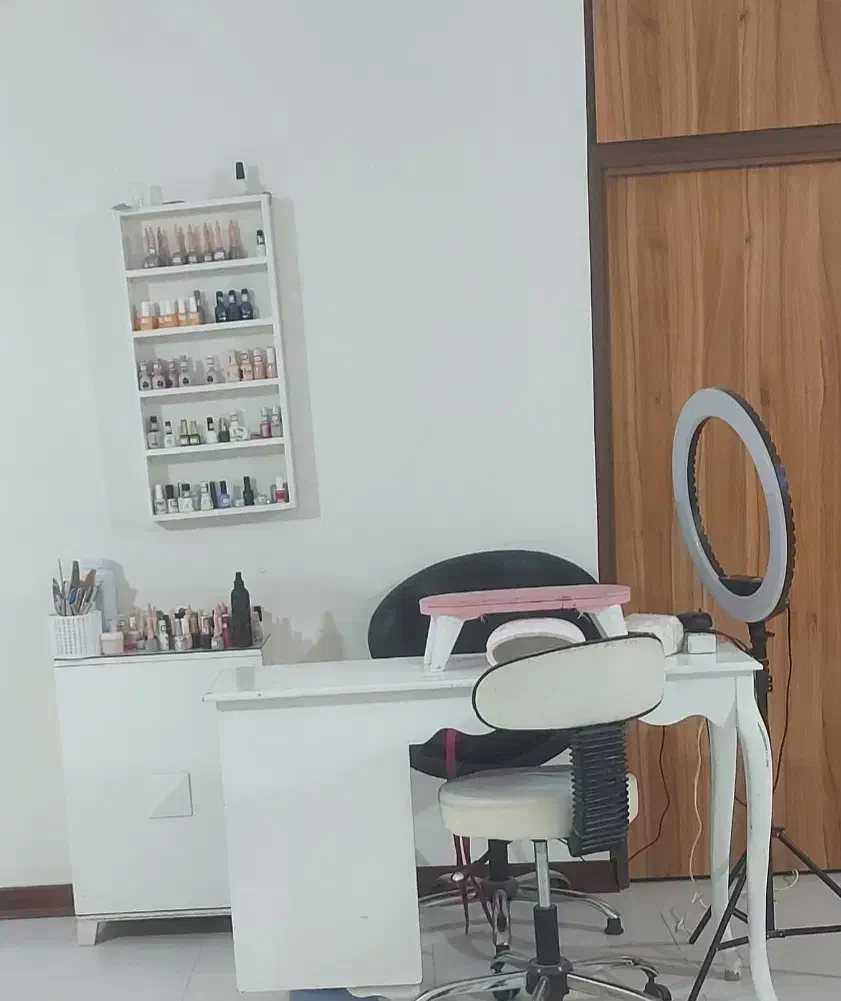 میز ناخن استند لاک و کمد کوچیک|آرایشگاه و سالن‌های زیبایی|پاکدشت, پاکدشت (مامازند)|دیوار