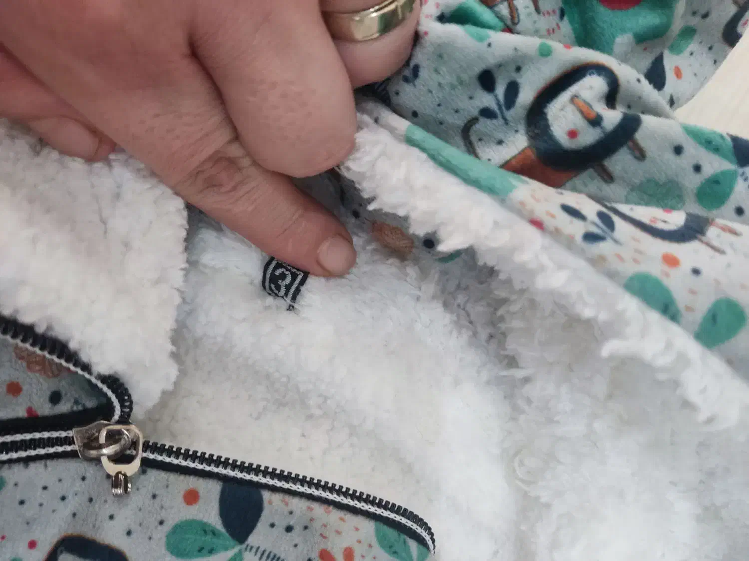 کاپشن سرهمی|کفش و لباس بچه|هشتگرد, شهرک آپادانا|دیوار