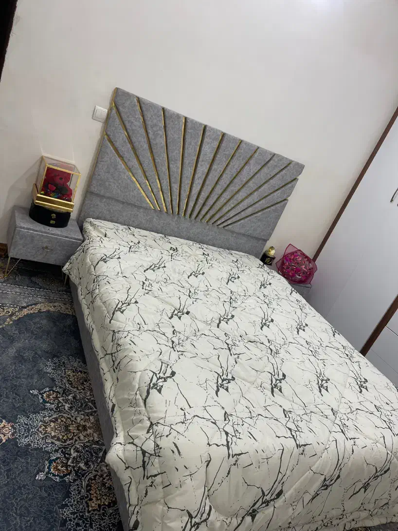 تخت دو نفره میز آرایش و ایینه و پاتختی|تخت و سرویس خواب|دورود, |دیوار