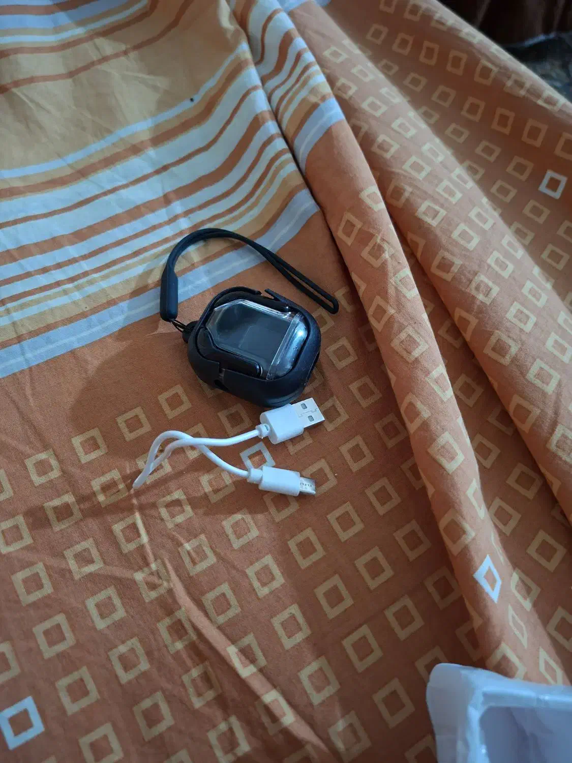 یک عدد ایر پاد به همراه کابل|لوازم جانبی موبایل و تبلت|گنبد کاووس, |دیوار