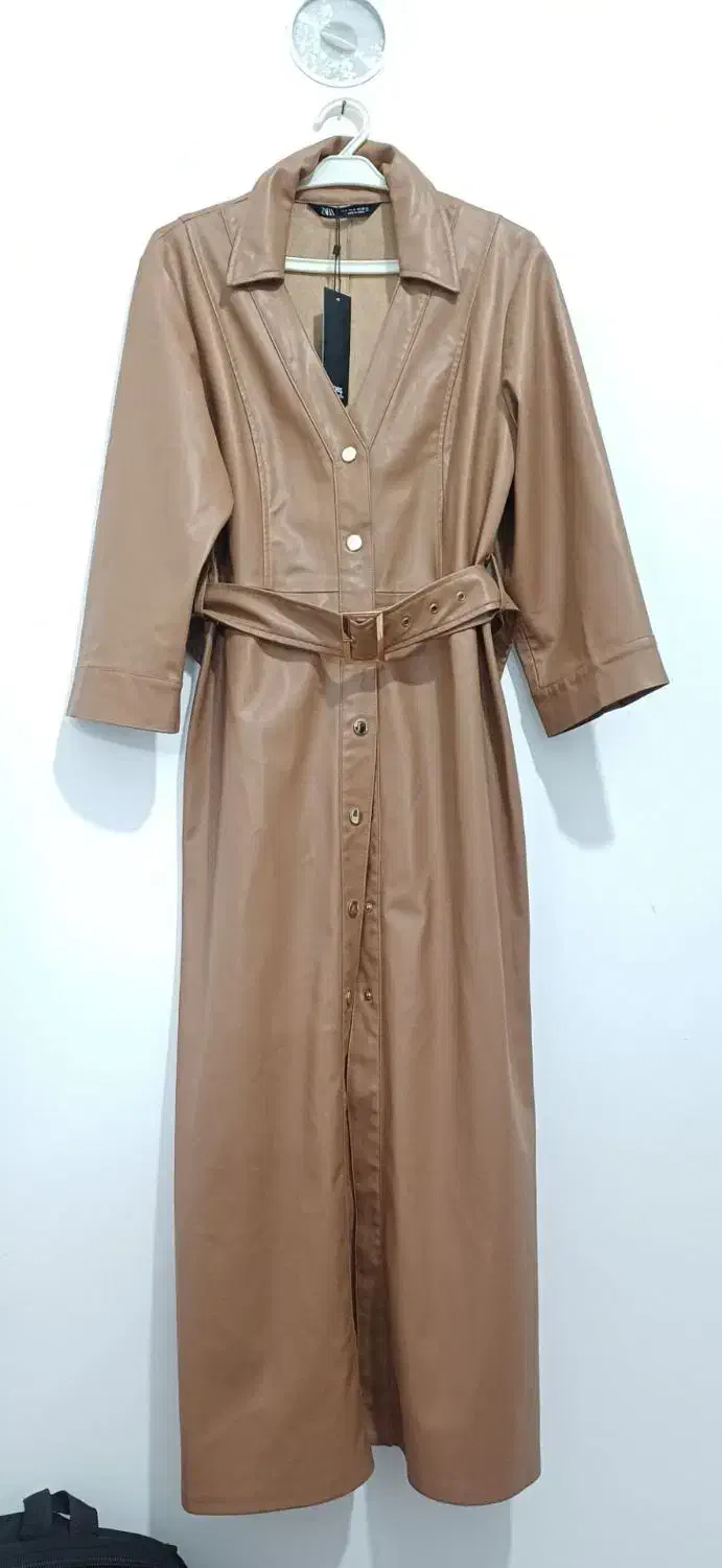 لباس زمستانه و پائیزه|لباس|رباط‌کریم, رباط‌کریم|دیوار