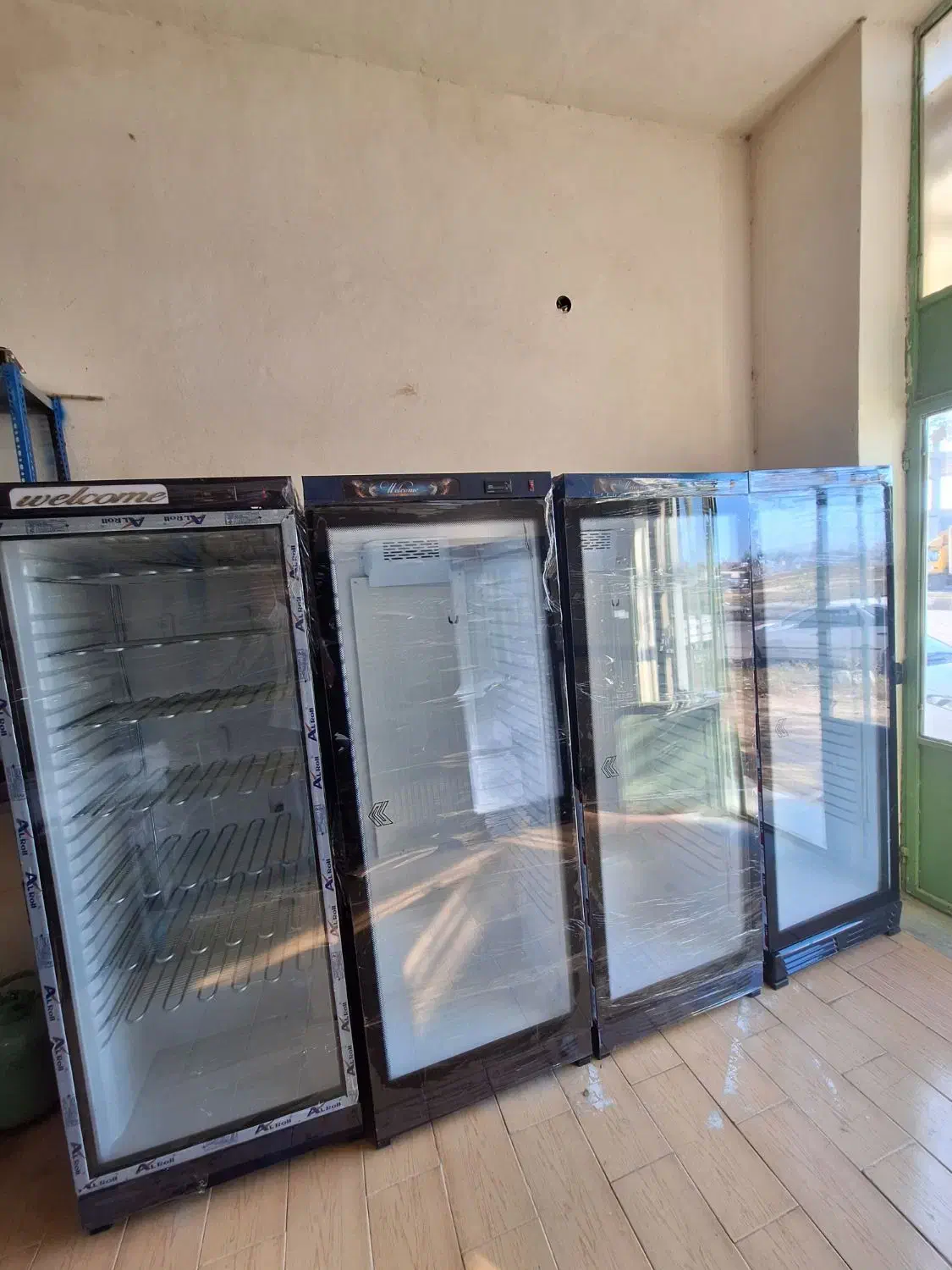 فروش انواع یخچال ویترینی و صندوقی|فروشگاه و مغازه|گرگان, |دیوار
