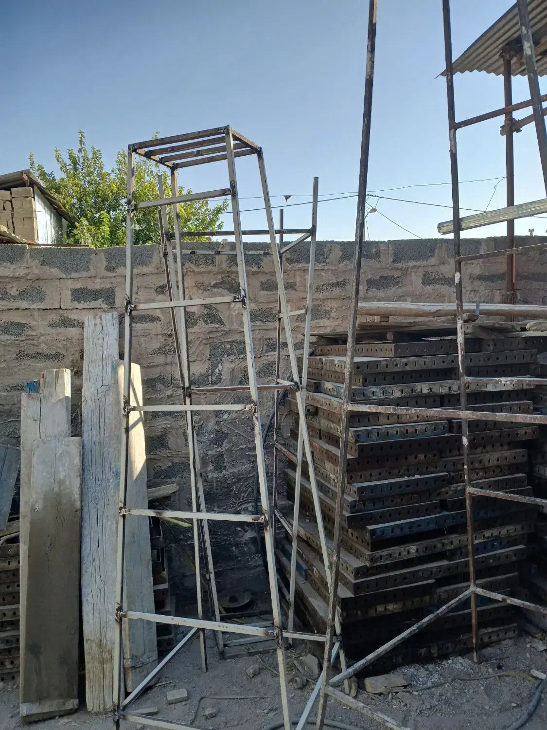 اجاره جک سقفی فلزی قالب فلزی چوبی چهارپایه فرغون|مصالح و تجهیزات ساختمان|شیراز, کوشک میدان|دیوار