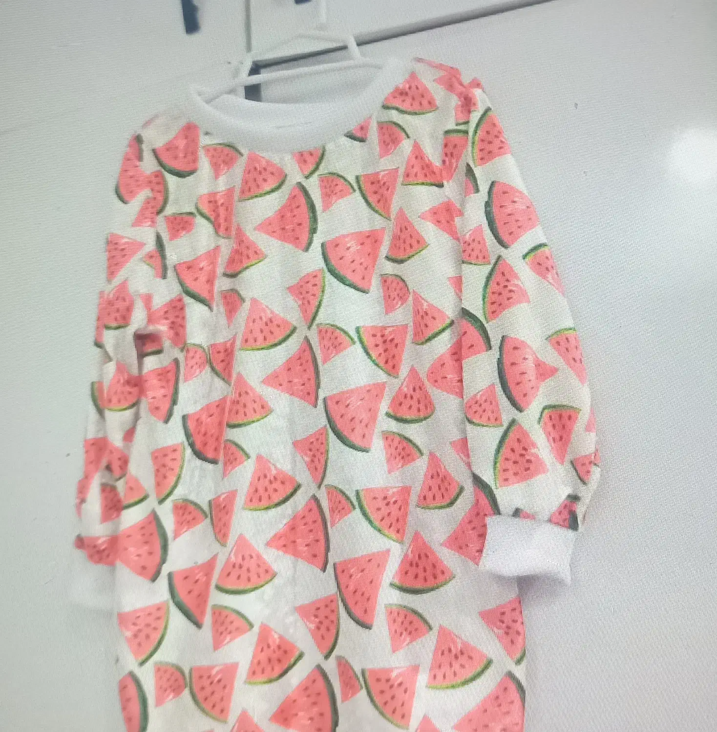 لباس یلدایی|لباس|رشت, باهنر|دیوار