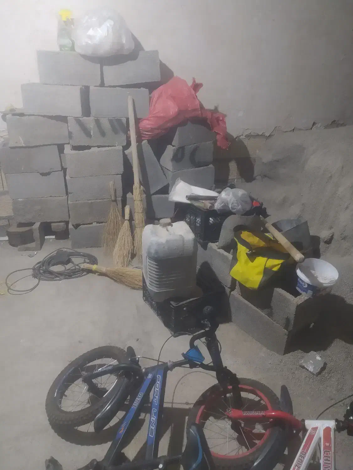 بلوک سیمانی|مصالح و تجهیزات ساختمان|صحنه, |دیوار