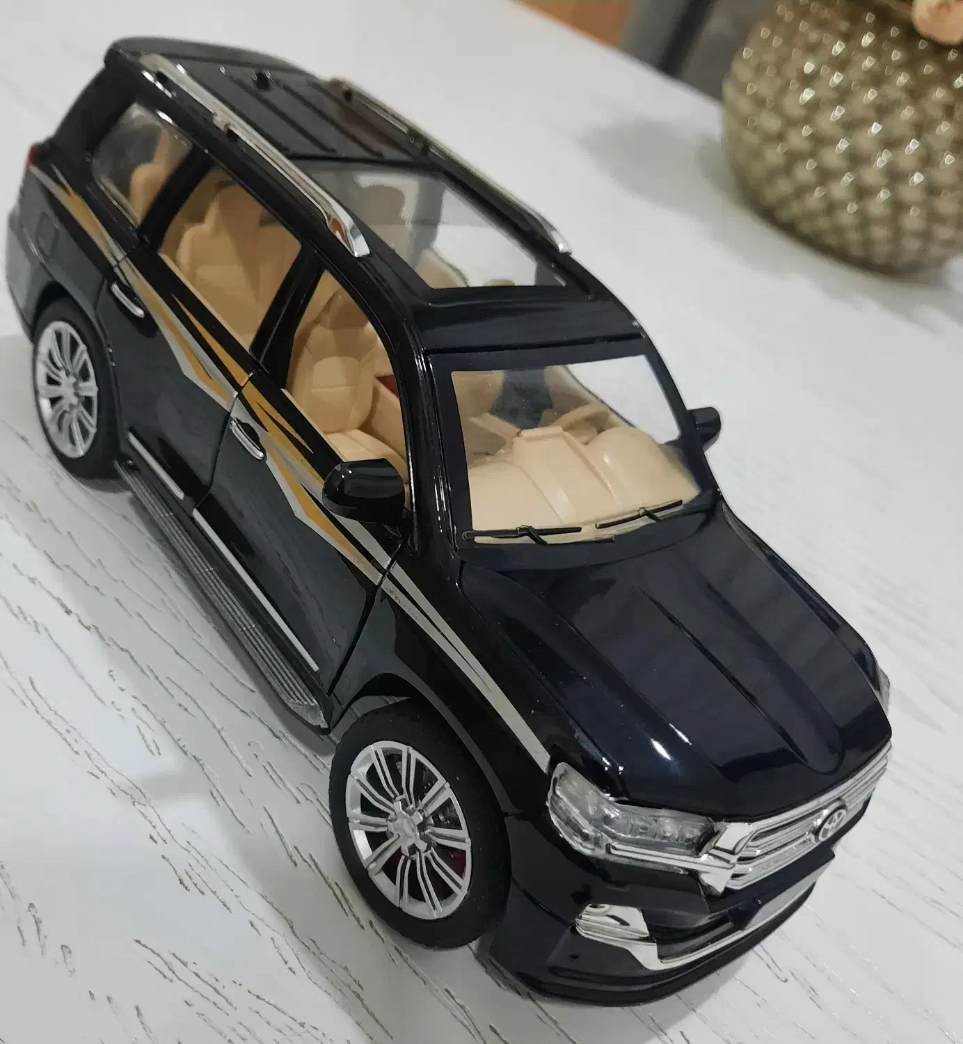 ماشین فلزی تویوتا لندکروز|اسباببازی|سرپل ذهاب, |دیوار