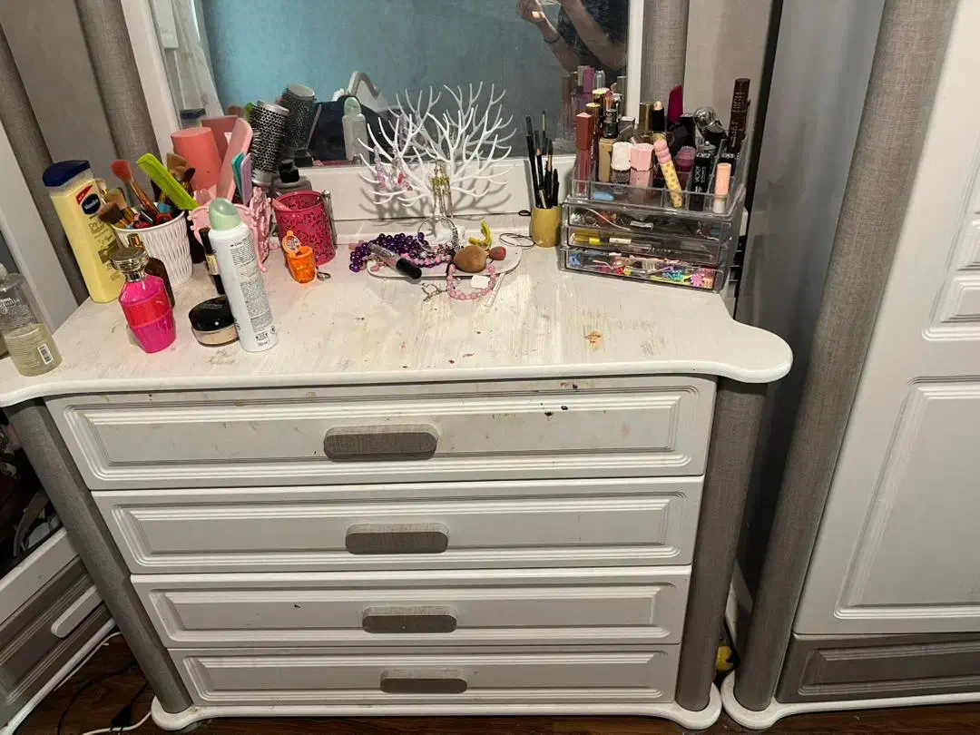 میز تحریر،میز آرایش،کمد،بوفه،تخت یک نفره|تخت و سرویس خواب|شیراز, شهرک ایثار|دیوار