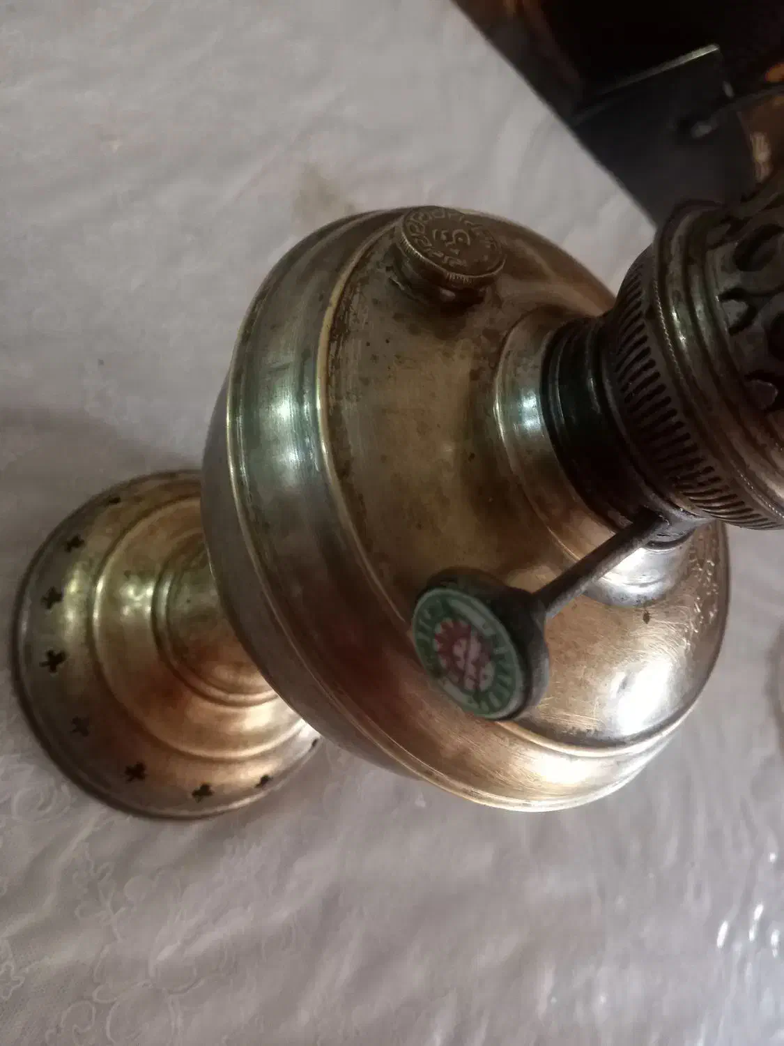 گرسوز نفتی|کلکسیون اشیاء عتیقه|قم, چهل درخت‎|دیوار