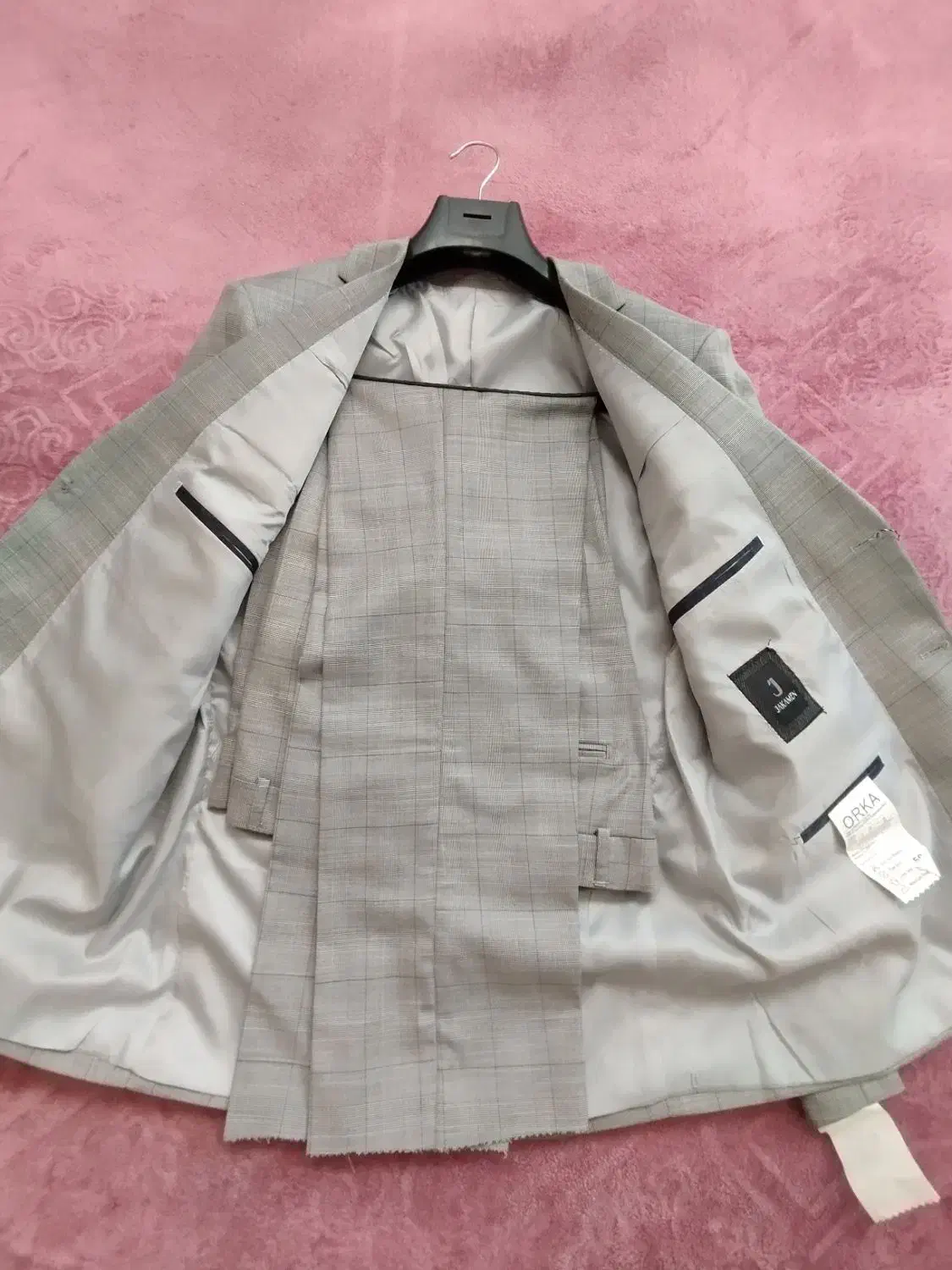 کت شلوار جاکامن|لباس|اندیشه, اندیشه فاز ۱|دیوار