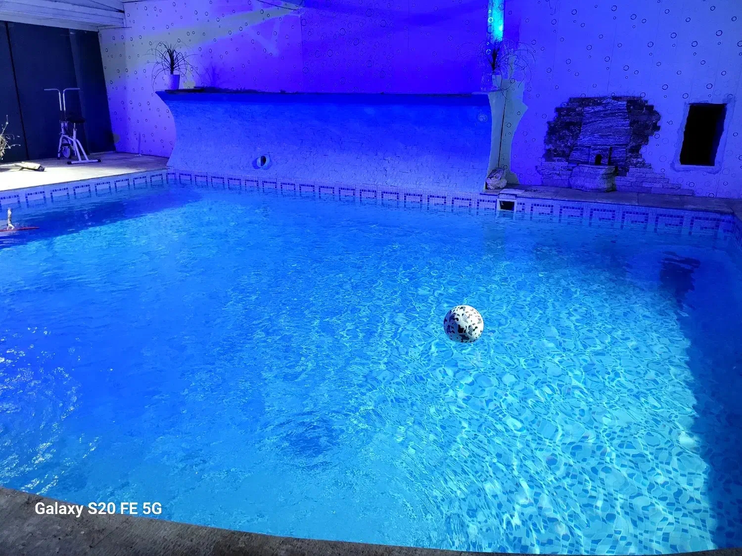 اجاره باغ ویلا استخر ابگرم سرپوشیده|اجارهٔ کوتاه‌مدت ویلا و باغ|مشهد, شمس آباد|دیوار