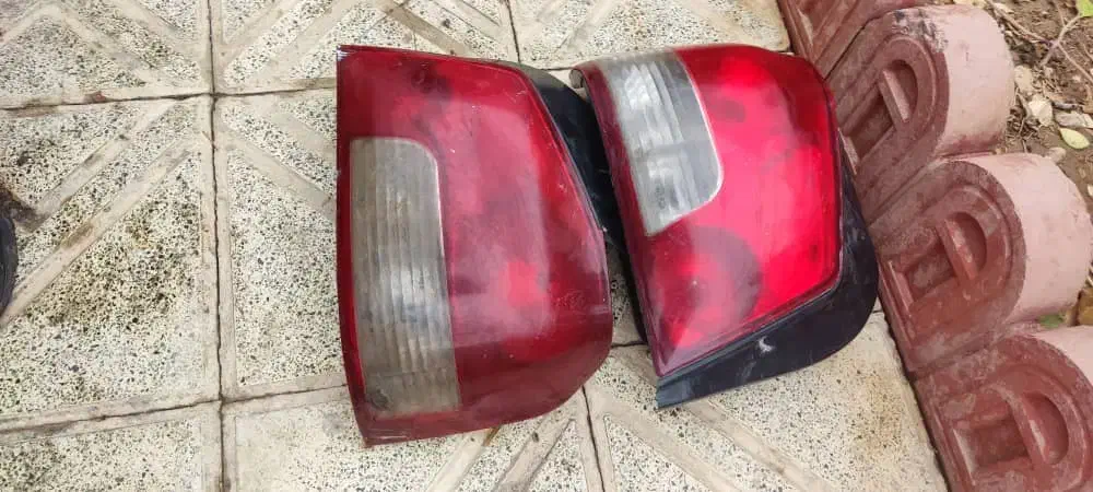 چراغ عقب فابریک۱۳۲ و آینه وسط|قطعات یدکی و لوازم جانبی|هشتگرد, هیو|دیوار