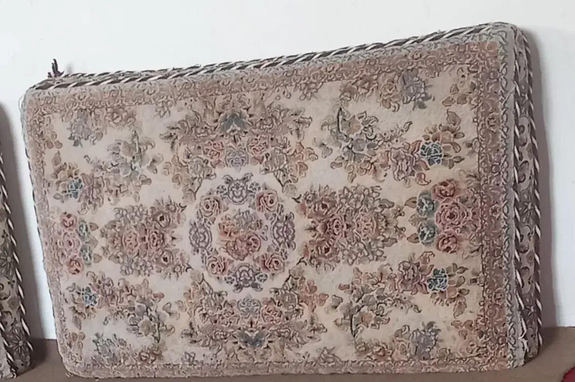 پشتی پنبه ای گل برجسته|پشتی|دهگلان, |دیوار