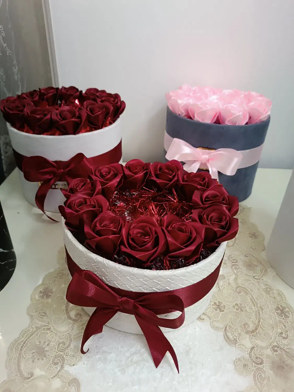 شاخه گل رز ساتن|گل مصنوعی|قم, شاه سید علی|دیوار