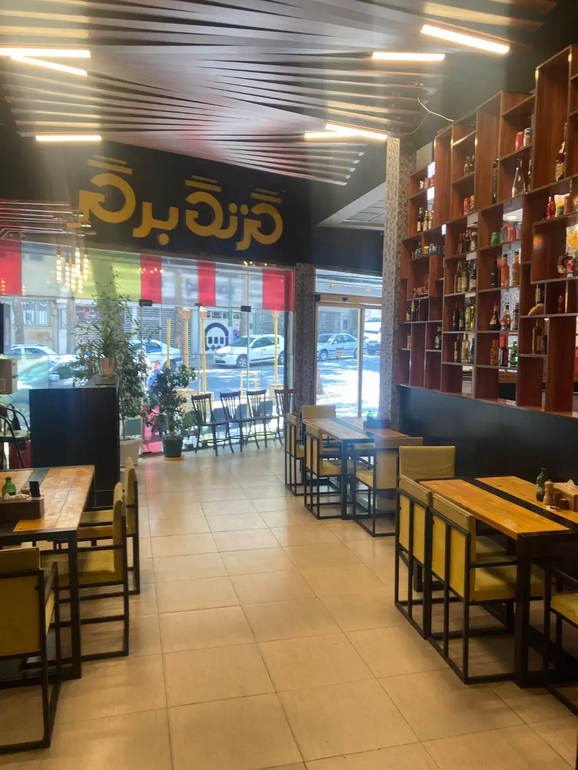 نیروی کار رستوران|استخدام خدمات فروشگاه و رستوران|سنندج, |دیوار