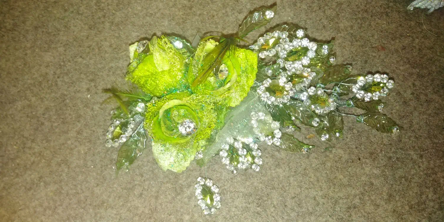 گل بغل سر مخصوص شنیون|زیورآلات و اکسسوری|اصفهان, باغ کاران|دیوار