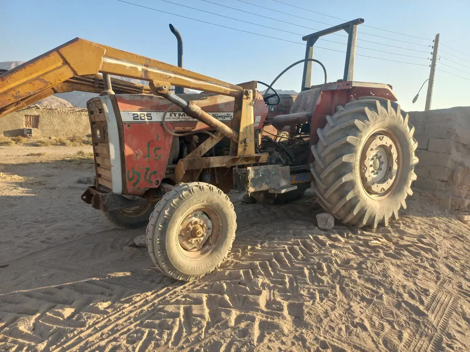 ترکتور|خودرو سنگین|خاش, |دیوار