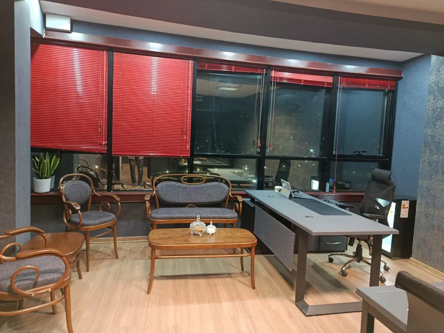 اجاره کوتاه مدت دفتر کار، برگزاری جلسات|اجارهٔ کوتاهمدت دفتر کار و فضای آموزشی|تبریز, |دیوار