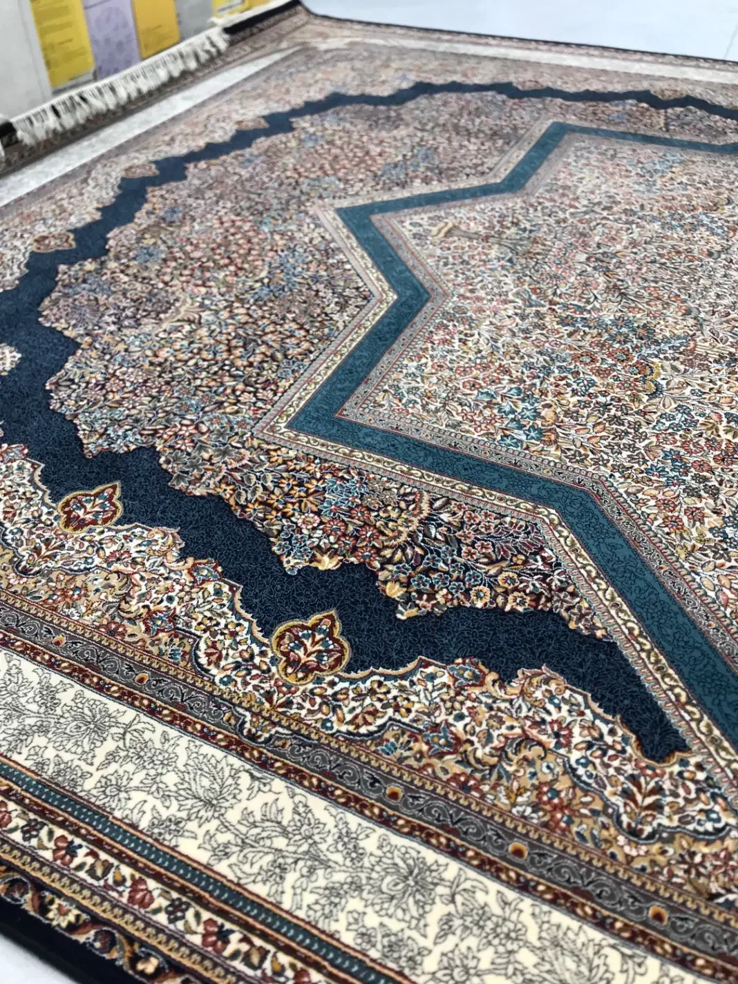 فرش 12 متری 2 تخته جفت سرمه‌ای|فرش|قزوین, |دیوار