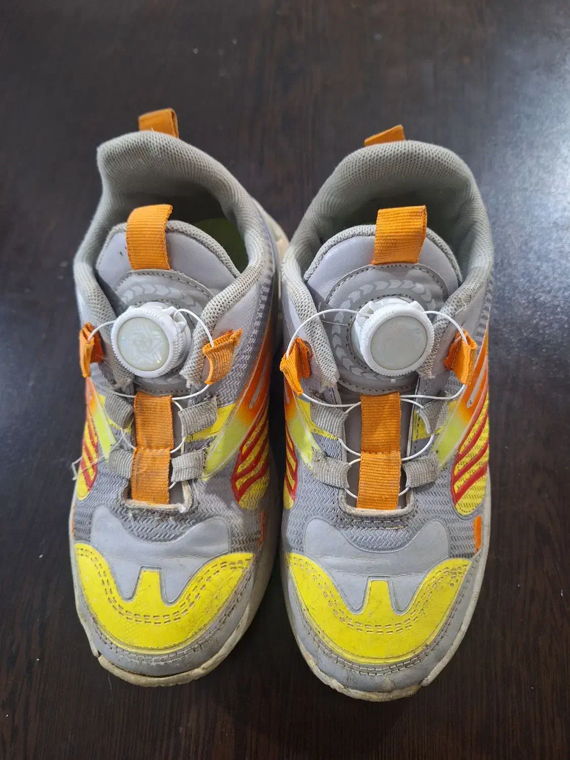 کفش اسپورت شماره ۳۶|کیف، کفش، کمربند|صدرا-فارس, فاز ۱|دیوار