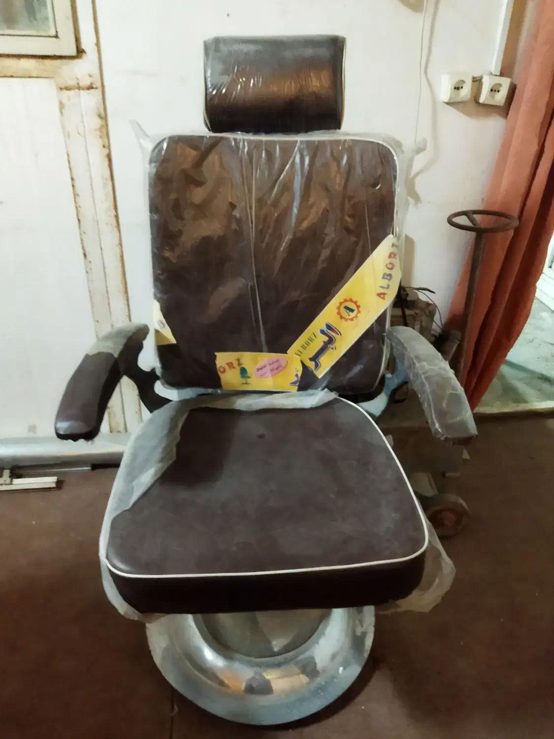 صندلی|صندلی و نیمکت|بم, |دیوار