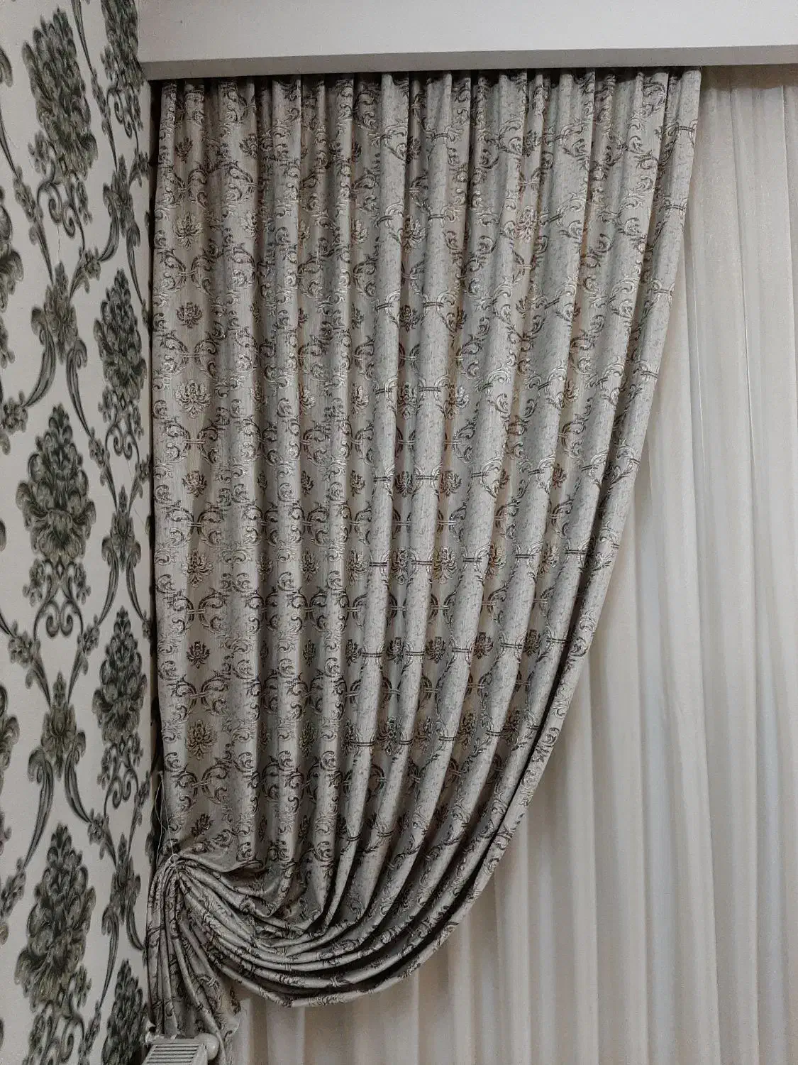 نصاب پرده نصب پرده بصورت حرفه ای و تخصصی قیمت عالی|خدمات پیشه و مهارت|تهران, بهار|دیوار