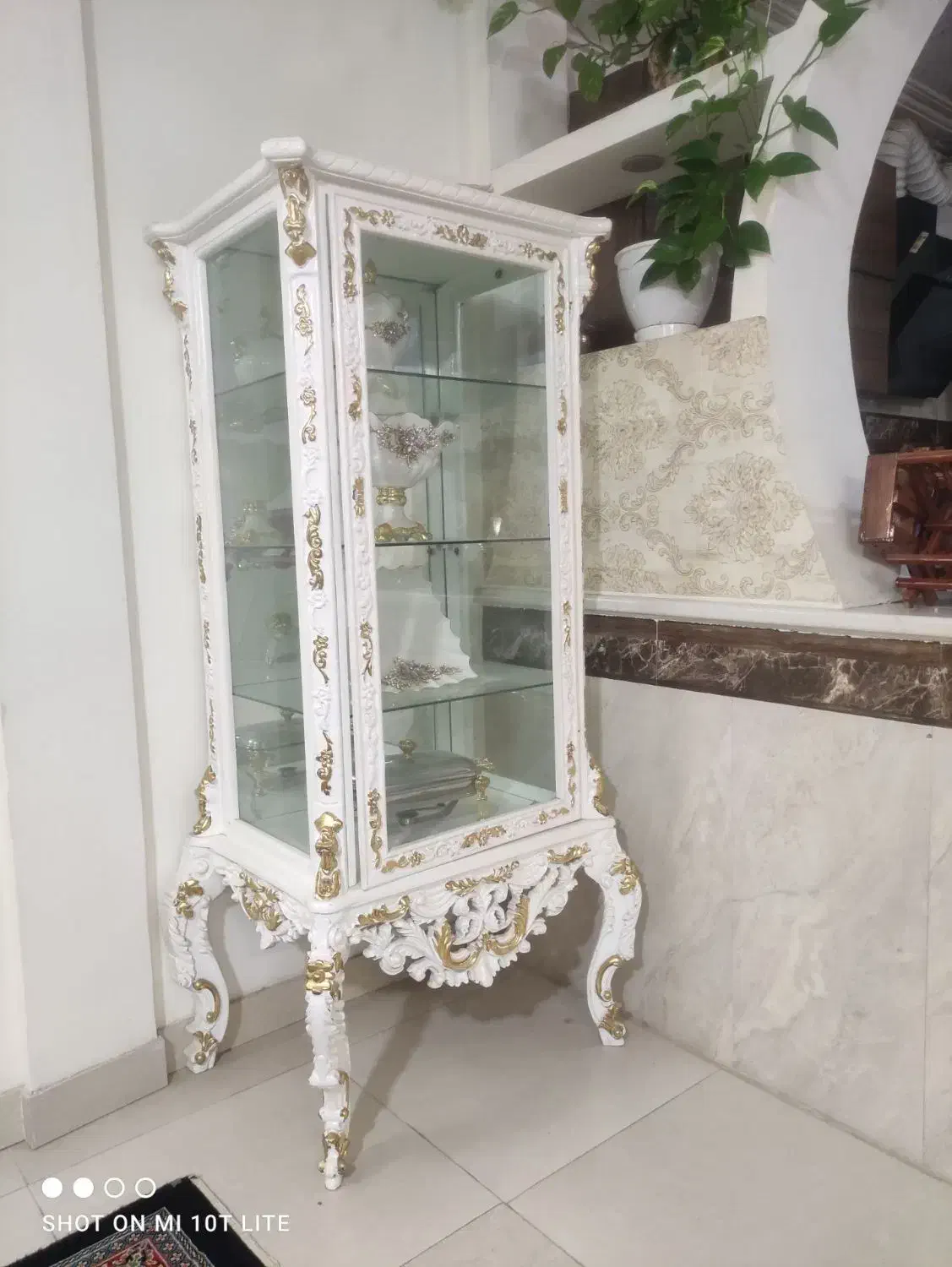 کنسول قاب اینه. گنجه. ساعت و میزش همگی ست همدیگه|بوفه، ویترین، کنسول|شاندیز, |دیوار