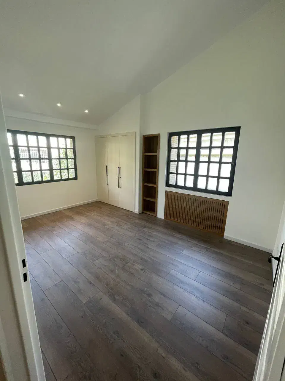 شهرک غرب ویلایی ۳۰۰متر/۴ خواب/ فول بازسازی شده