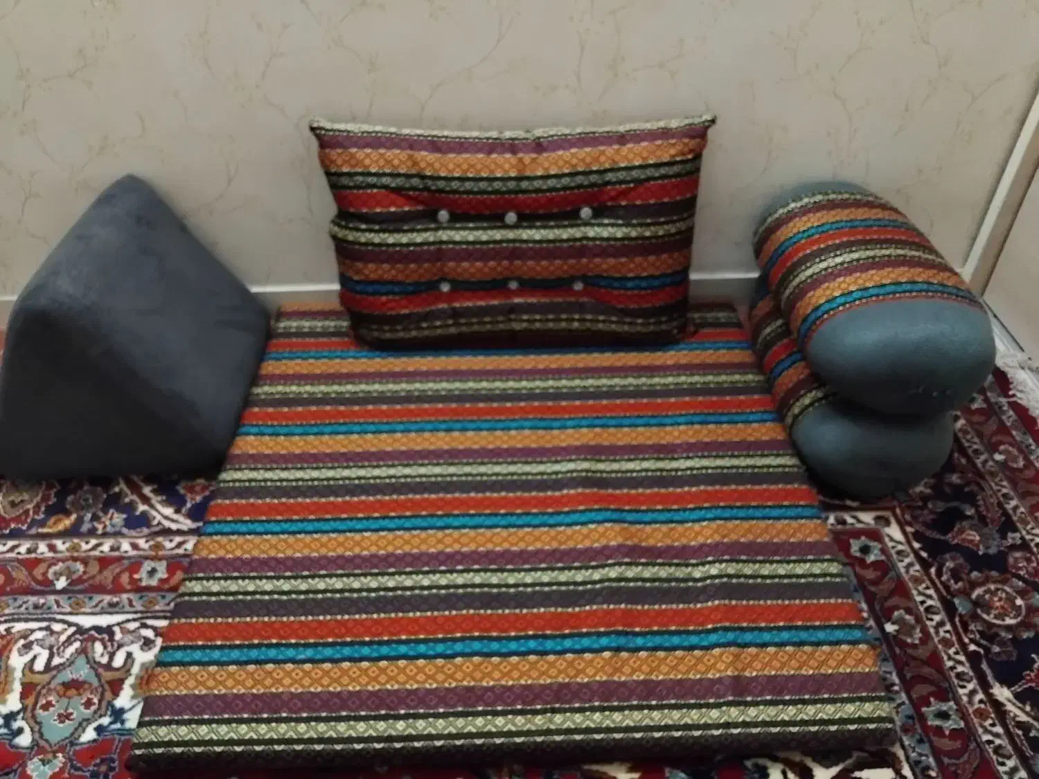 شاه نشین سنتی|پشتی|رباط‌کریم, رباط‌کریم|دیوار