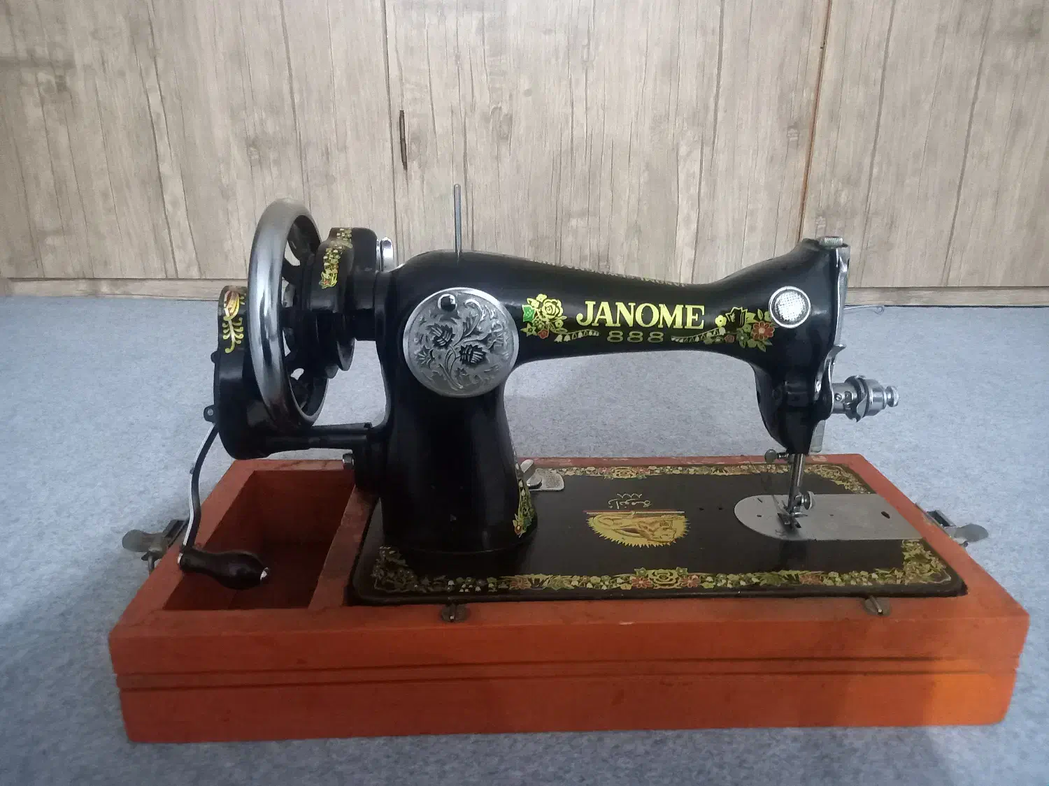 چرخ خیاطی سالم و تمیز|چرخ خیاطی و ریسندگی|لوشان, |دیوار