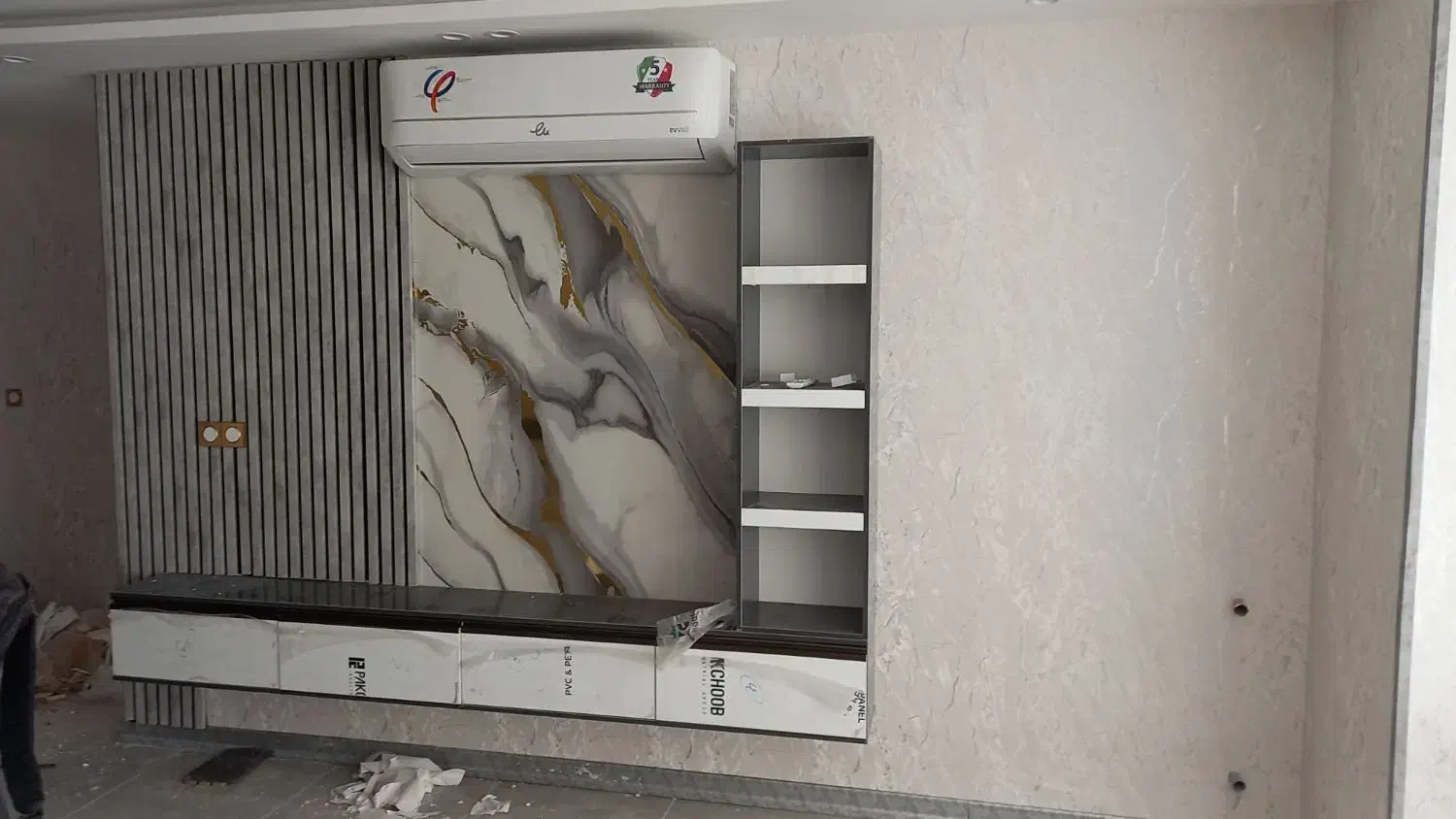 نصب کاغذدیواری پوستر لمینت کفپوش اجرای تی وی وال|خدمات پیشه و مهارت|شیراز, گلدشت معالیآباد|دیوار