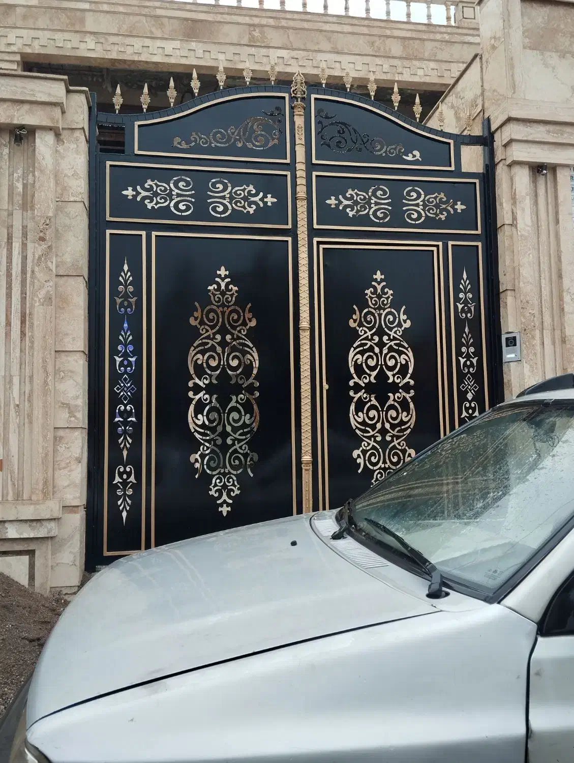 رنگ آمیزی دروپنجره فلزی نقاشی ساختمان ودرهای آهنی|خدمات پیشه و مهارت|کرمان, |دیوار