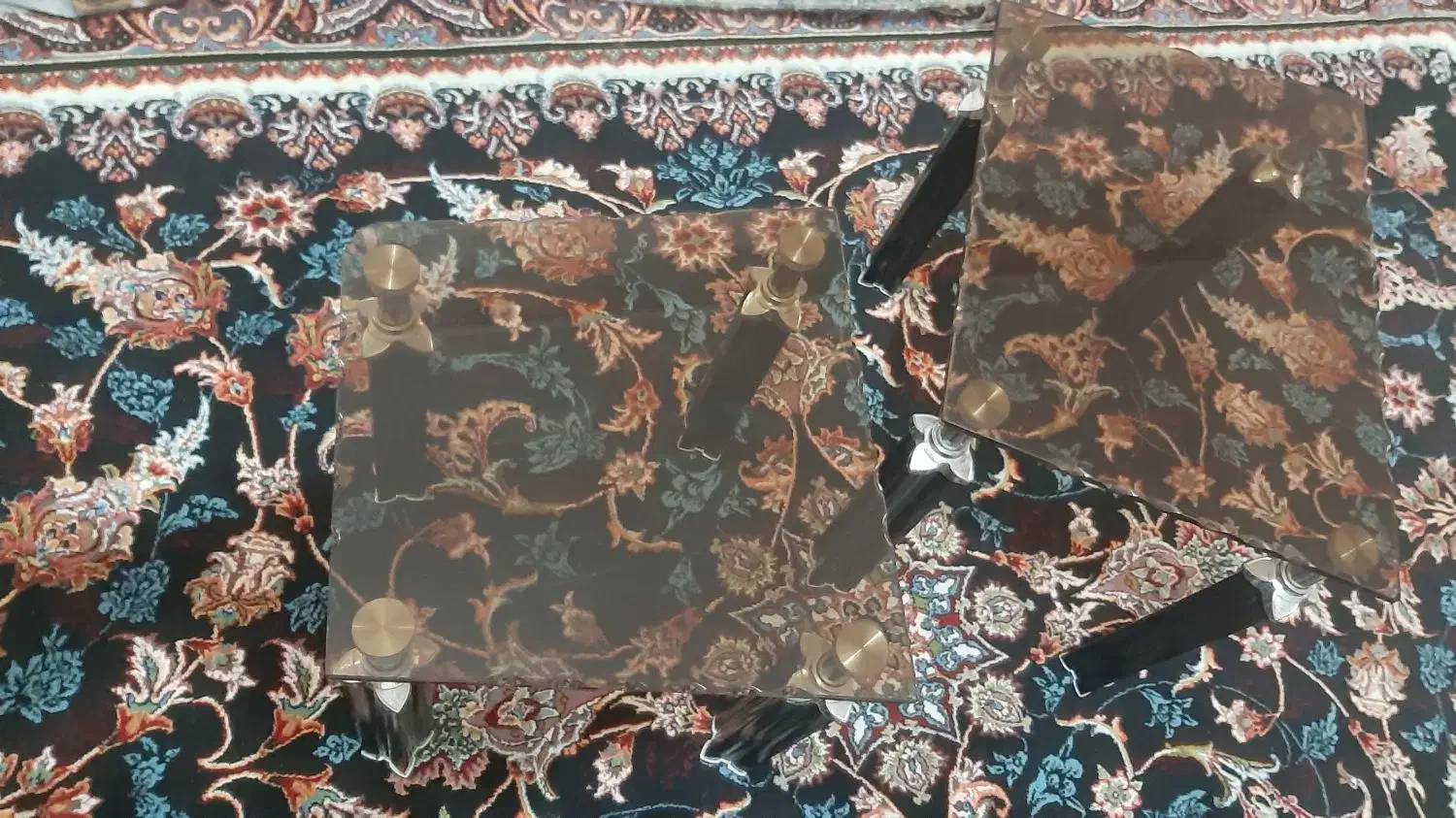 میز عسلی کوچک سالم و تمیز|مبلمان خانگی و میز عسلی|قم, زنبیل آباد|دیوار
