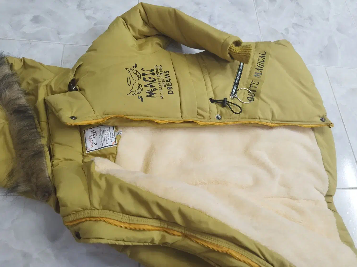 کاپشن کاملا نو ، شیک|لباس|صدرا-فارس, فاز ۱|دیوار